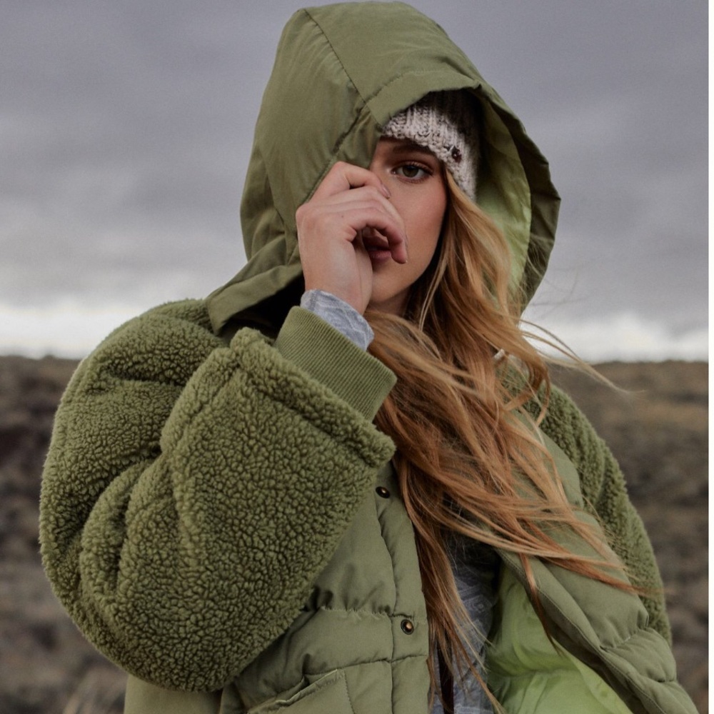 ONLY ONE LEFT!  NWT Anthropologie Oversized Puffer Coat. Moss color - Picture 3 of 11
